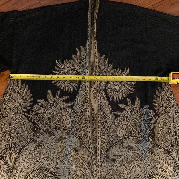 Morocco tapestry poncho/wrap/ cover up with fringes- one size - Picture 8 of 9